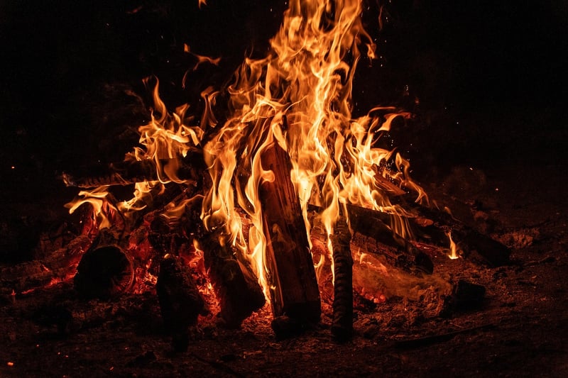 Campfire Chili and Cornbread